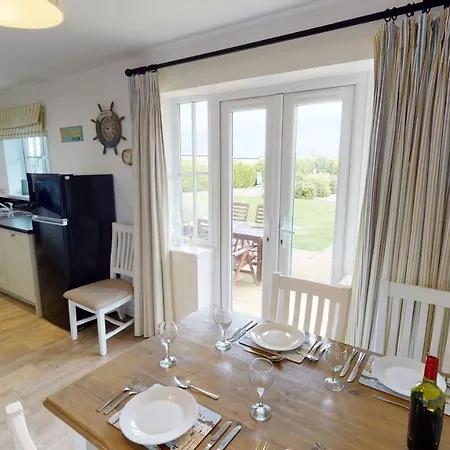 Brigg End View, The Bay Filey, Sleeps 4, 2 Dogs Welcome