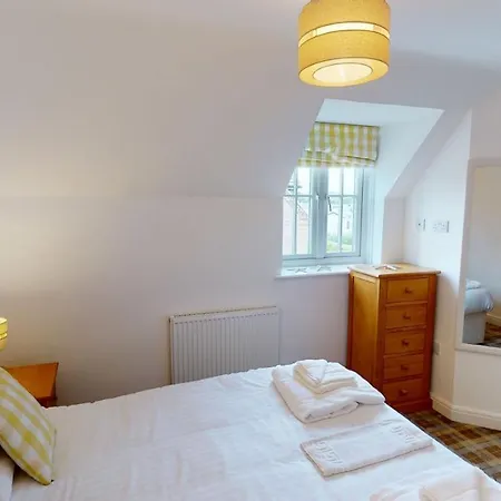 Brigg End View, The Bay Filey, Sleeps 4, 2 Dogs Welcome