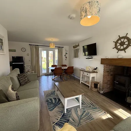 Brigg End View, The Bay, 2 Bedrooms With Ensuites, Balcony With Sea View, Parking, 2 Dogs Welcome